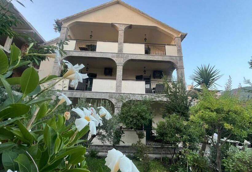 Standard Triple Room with Terrace, Casa Maruca