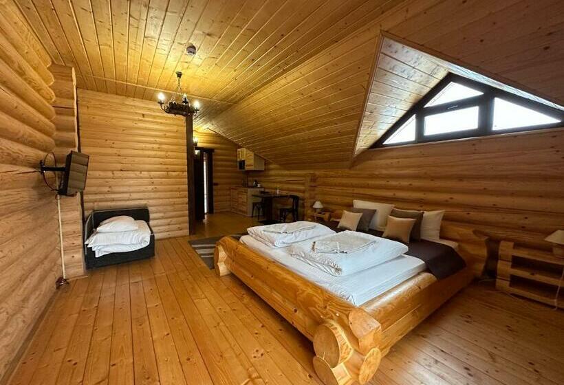Quarto Triplo Estandar, батярський двір