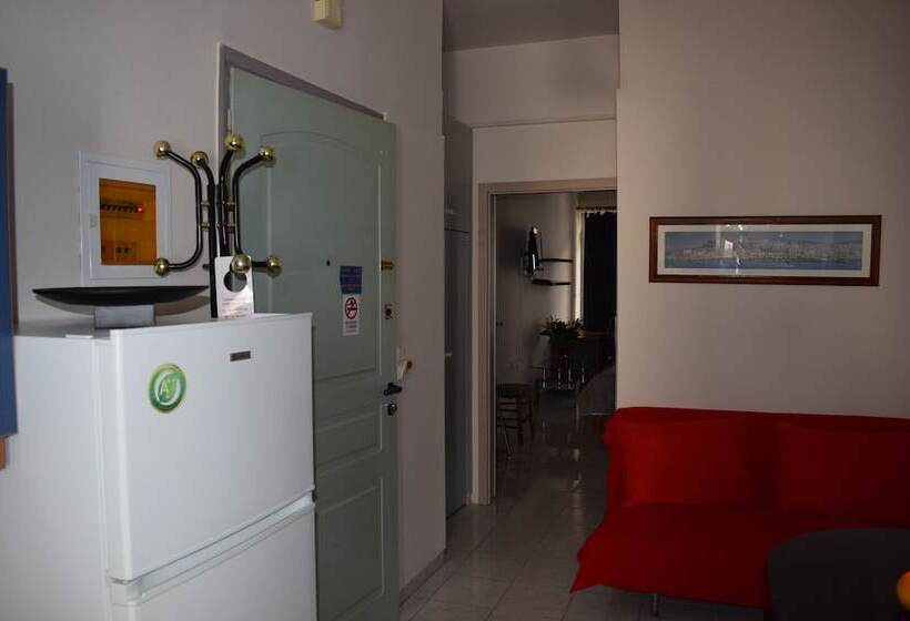 带城市景观带一个卧室的公寓, Alena Apartments