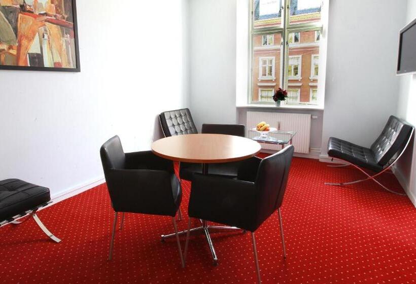 Quarto Superior, Nora Copenhagen