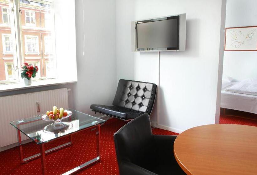 Quarto Superior, Nora Copenhagen