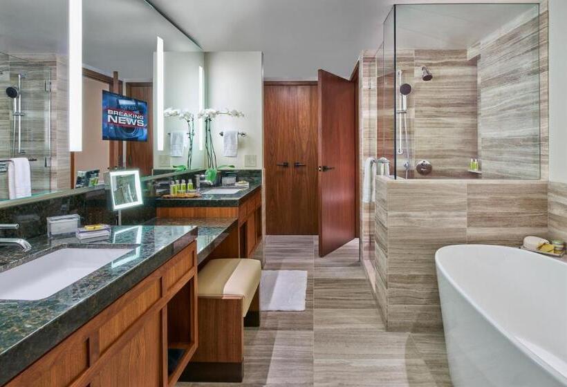 キングサイズベッドのデラックスルーム, The Clement Hotel   All Inclusive Urban Resort