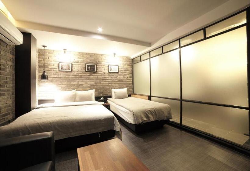 디럭스 룸, The Last Hotel Nampo