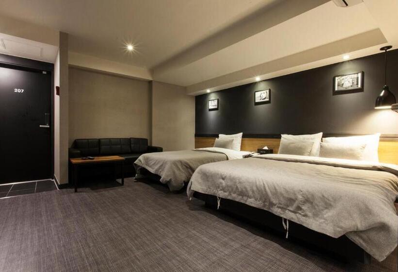 디럭스 룸, The Last Hotel Nampo