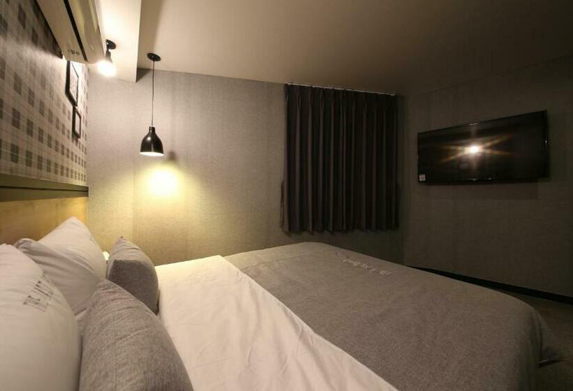 스탠다드 룸, The Last Hotel Nampo