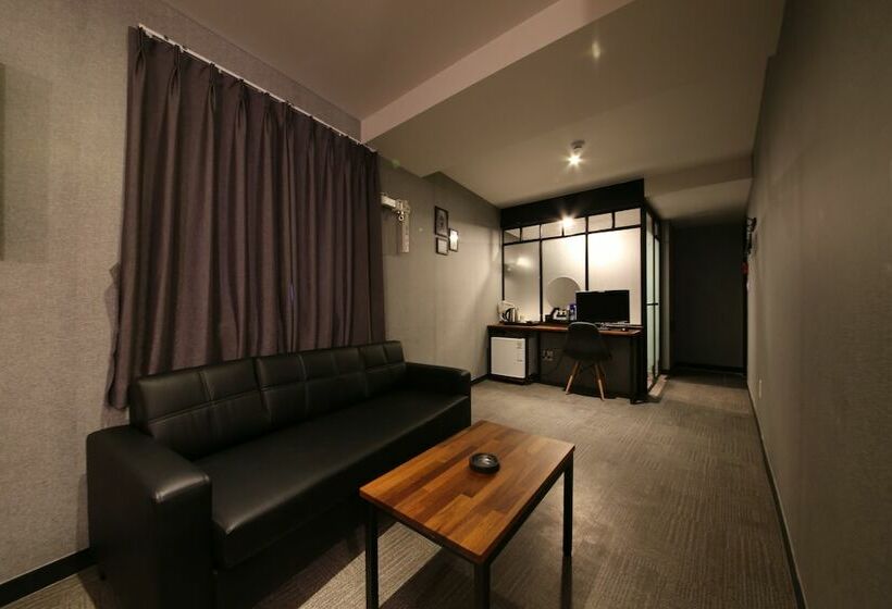 스탠다드 룸, The Last Hotel Nampo