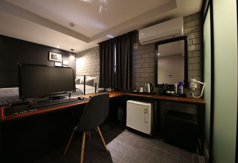 디럭스 룸, The Last Hotel Nampo