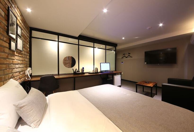 프리미엄 룸, The Last Hotel Nampo