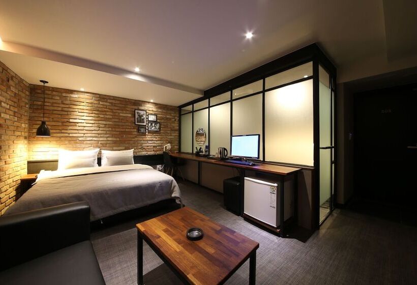 프리미엄 룸, The Last Hotel Nampo