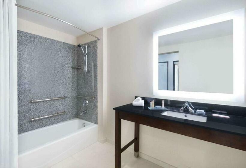 장애인을 위한 킹사이즈 침대 스탠다드 룸, Wingate By Wyndham Sidney
