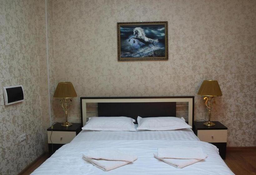اتاق سوپریور با تخت بزرگ, Hello Dushanbe Hostel