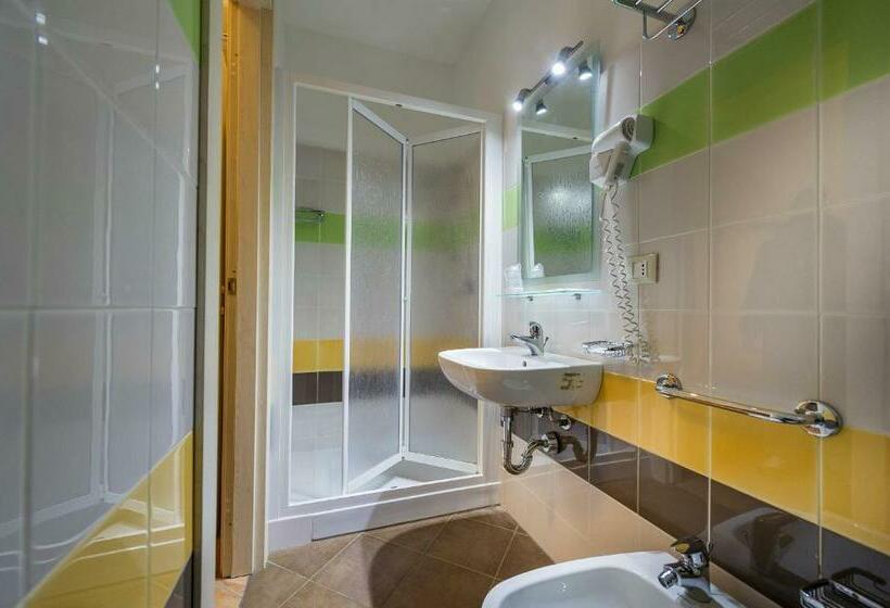 Quarto Quadruple Standart com Varanda, Badia Rooms & Breakfast
