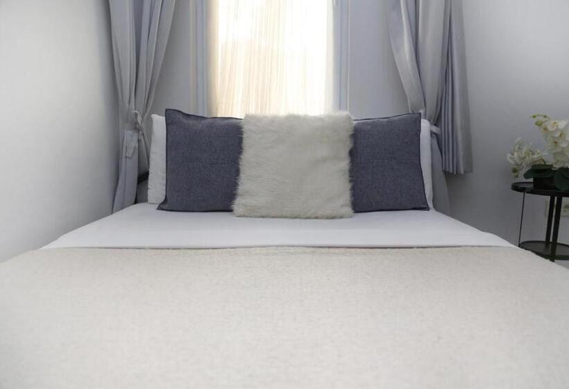 1 Bedroom Apartment, Ditto Flats