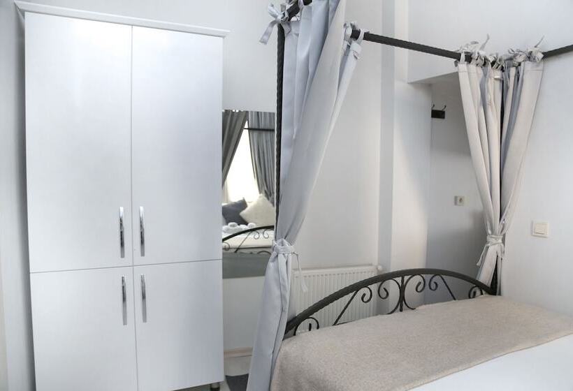 1 Bedroom Superior Apartment, Ditto Flats