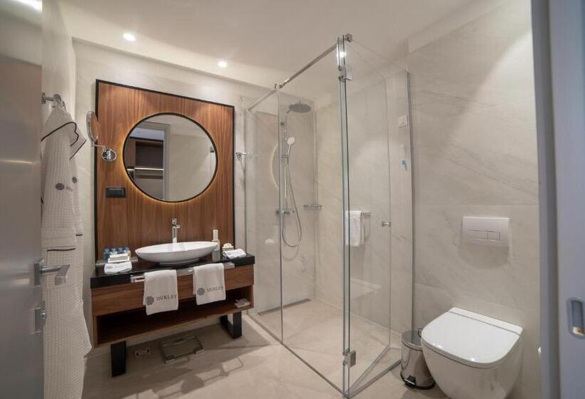 اتاق لوکس با بالکن و چشم‌انداز دریا, Dukley Hotel & Resort