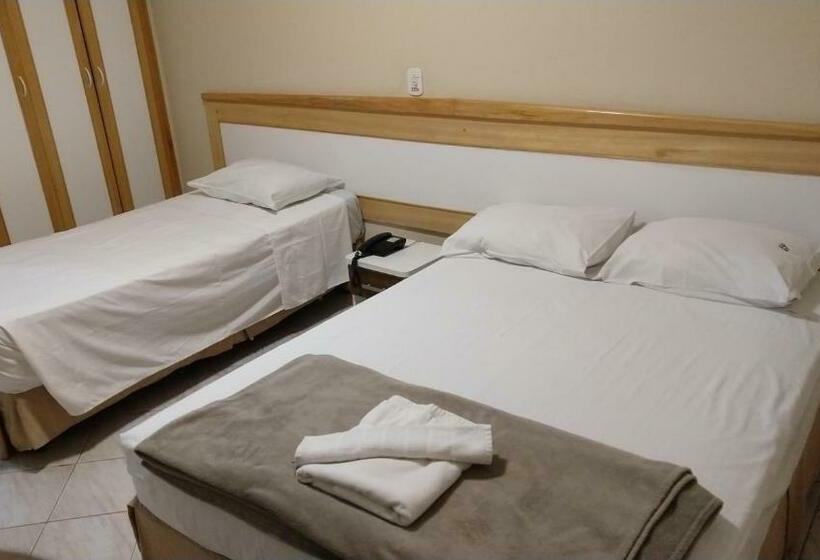 标准三人间, Econotel