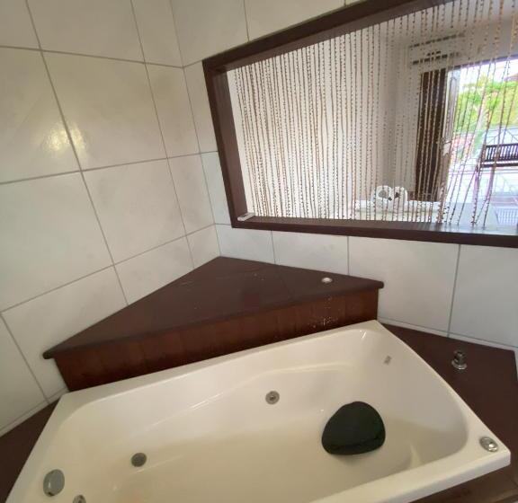 اتاق استاندارد سه نفره, Casa Do Professor Hostel