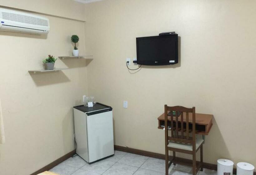 Quarto Triplo Deluxe, Fares Turis