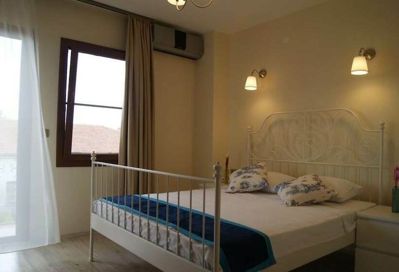 Номер Стандарт с Балконом, Cunda Eren Otel