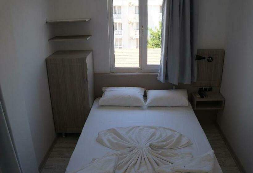 Quarto Estandar com Sacada, Marine