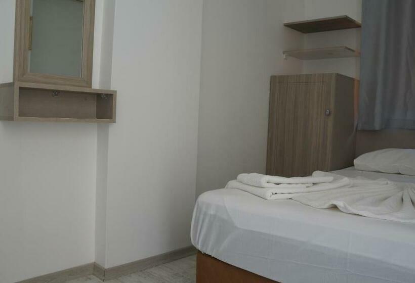 Quarto Estandar com Sacada, Marine