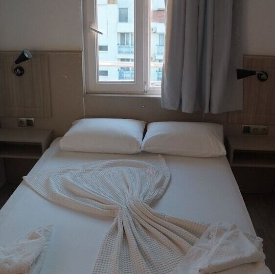 Quarto Estandar Cama Casal, Marine