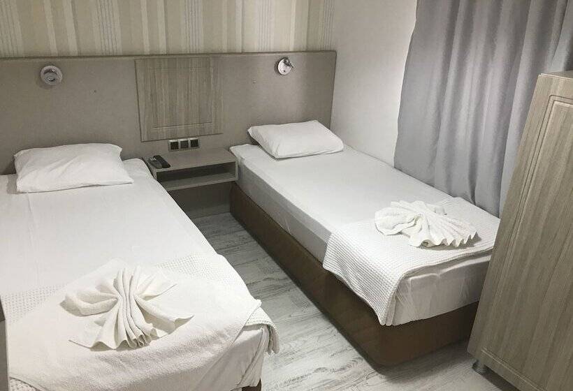 Quarto Estandar com Sacada, Marine