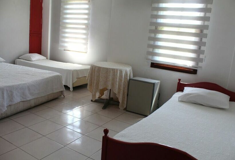 اتاق استاندارد چهار تخته, White City Pension