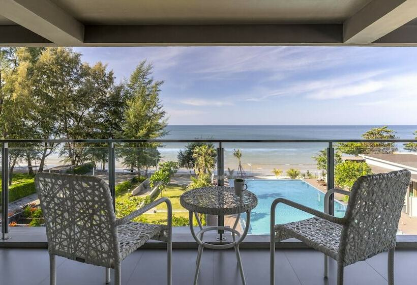 اتاق لوکس, Sand Dunes Chaolao Beach Resort