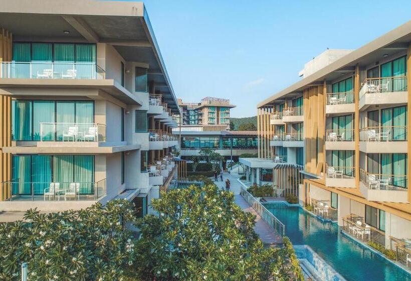 اتاق لوکس با بالکن و چشم‌انداز دریا, Sand Dunes Chaolao Beach Resort