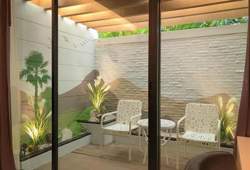 اتاق لوکس, Sand Dunes Chaolao Beach Resort