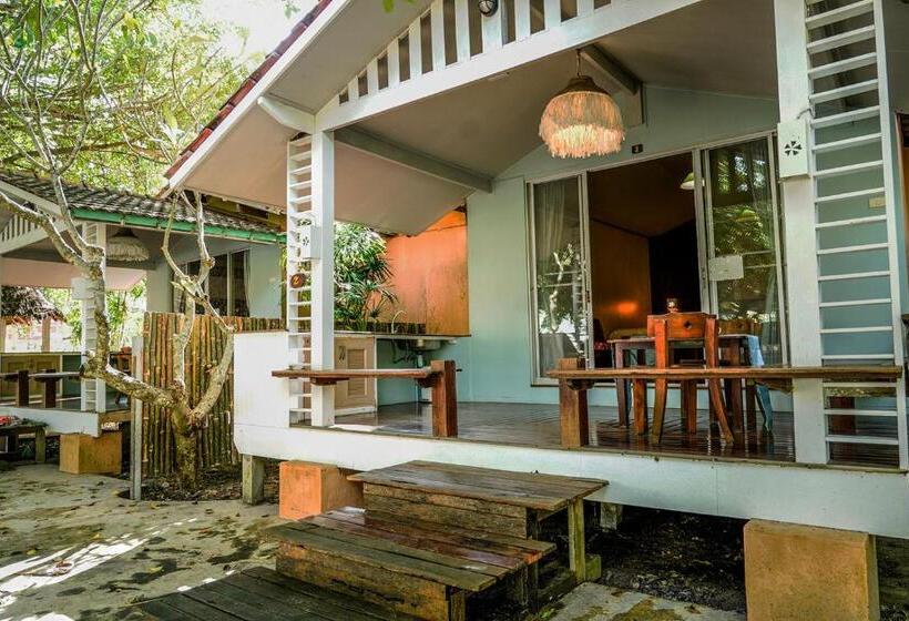 디럭스 방갈로, Villa Cha Cha Chaolao Beach Resort