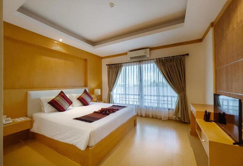 سوییت, Royal Nakhara Hotel And Convention Centre