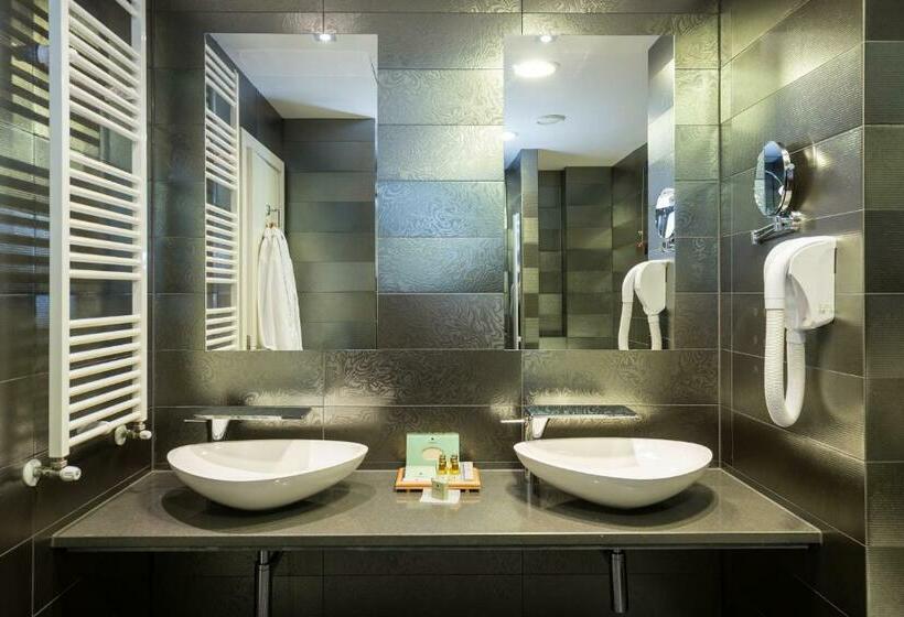 Executive Suite, Emerald