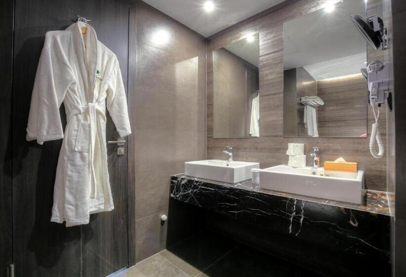 Deluxe Suite, Emerald
