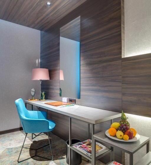 Deluxe Suite, Emerald