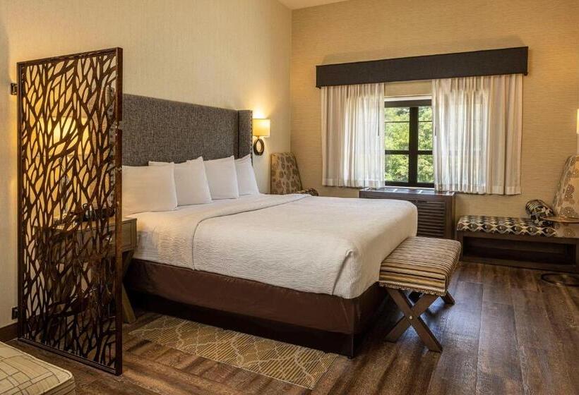 스위트 킹사이즈 침대, Best Western Plus Franciscan Square Inn & Suites  Steubenville