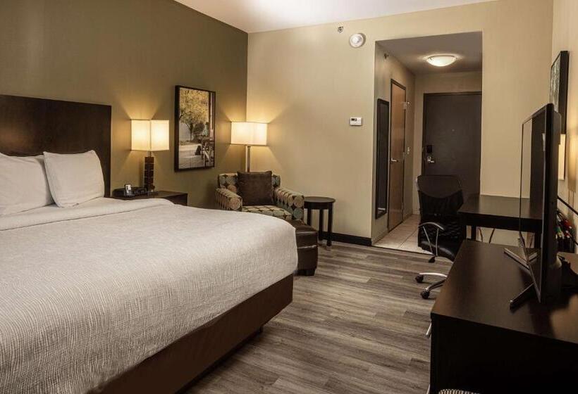 스탠다드 룸 킹사이즈 침대, Best Western Plus Franciscan Square Inn & Suites  Steubenville
