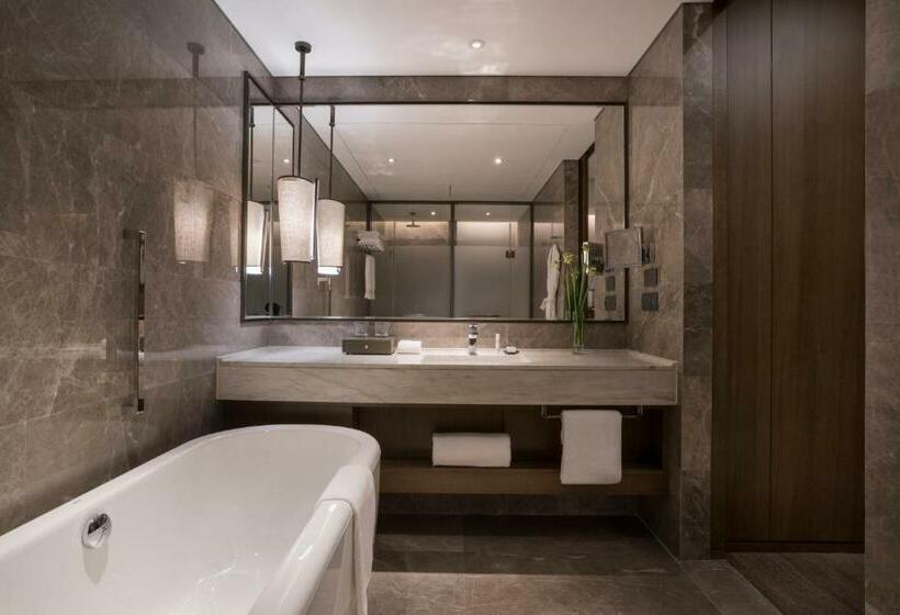 اتاق لوکس با تخت بزرگ, Doubletree By Hilton Hotel Shiyan