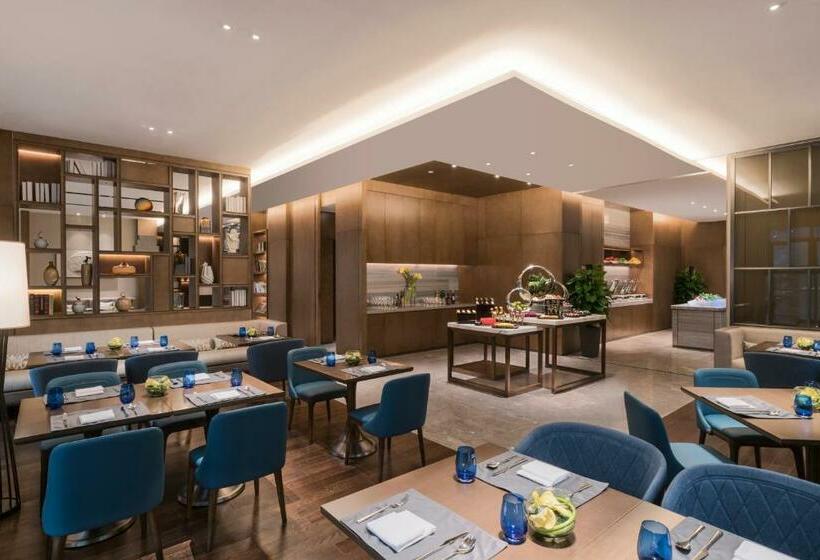 اتاق اجرایی با تخت بزرگ, Doubletree By Hilton Hotel Shiyan