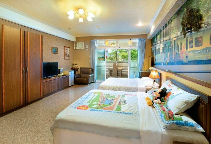 اتاق استاندارد چهارنفره با بالکن, Jinge Guest House 集集金格民宿電動車充電站