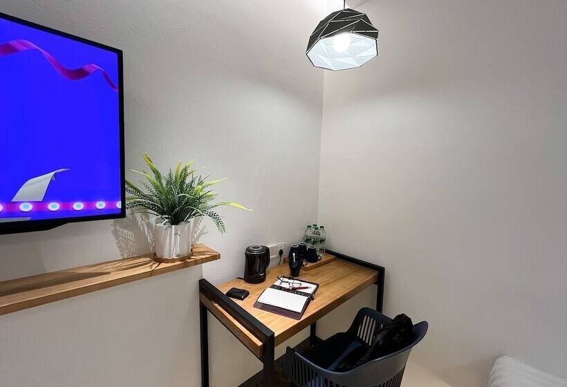 اتاق لوکس خانوادگی, Apple 1 Hotel Queensbay