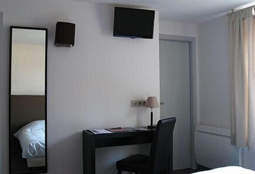 Номер Стандарт, Hôtel Bar Le Globe