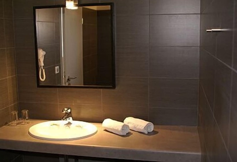 Номер Стандарт, Hôtel Bar Le Globe
