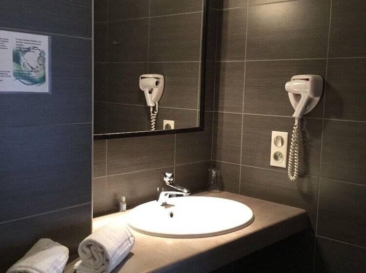 Четырехместный Номер Стандарт, Hôtel Bar Le Globe