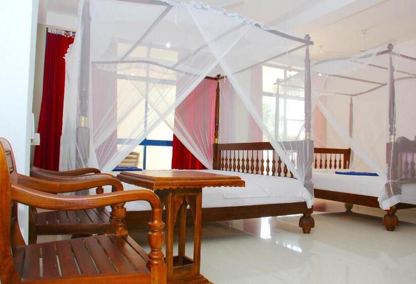 اتاق استاندارد سه تخته با چشم‌انداز استخر, Paradise Beach Resort & Diving School