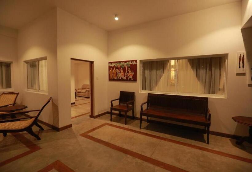 Апартаменты 3 Спальни, Refresh Hotel Hikkaduwa