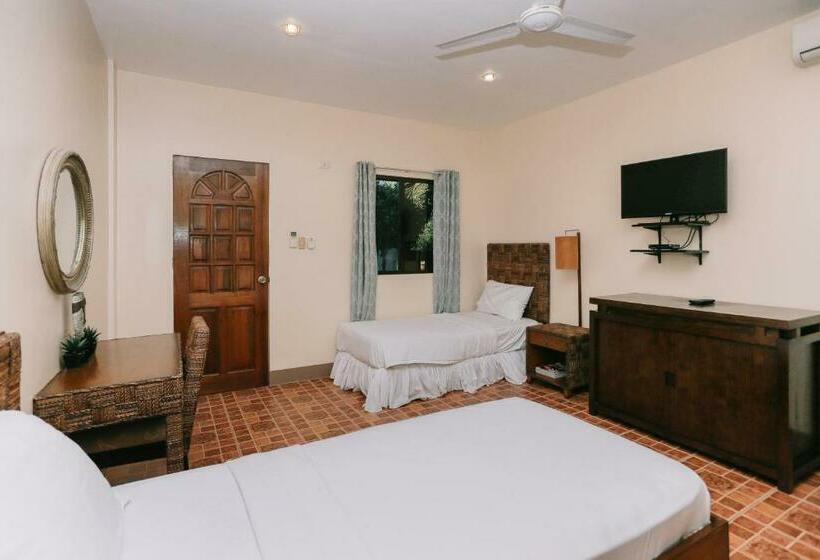 디럭스 트리플 룸, Turtle Bay Dive Resort