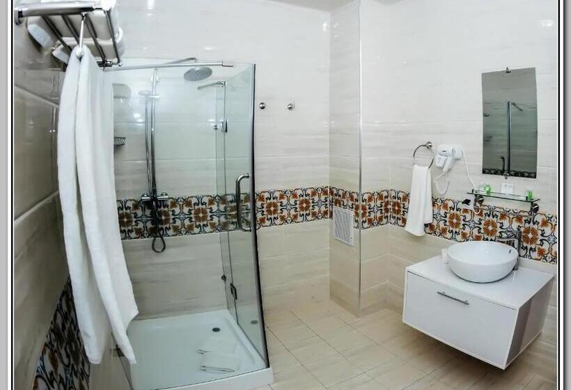 Habitación Familiar, Bek Samarkand