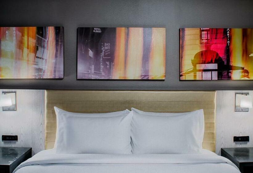 带大床的标准间, Doubletree By Hilton  New York Times Square West